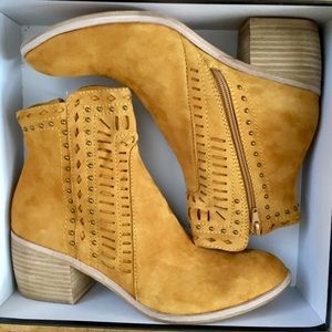 NIB Silent D Coppertail Suede ankle boots